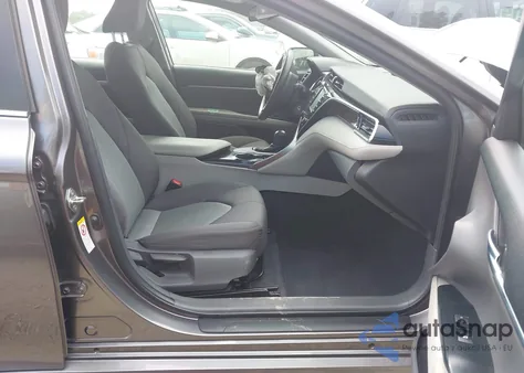 2018 Toyota Camry Le z USA, uszkodzony, nr VIN 4T1B11HK7JU113743